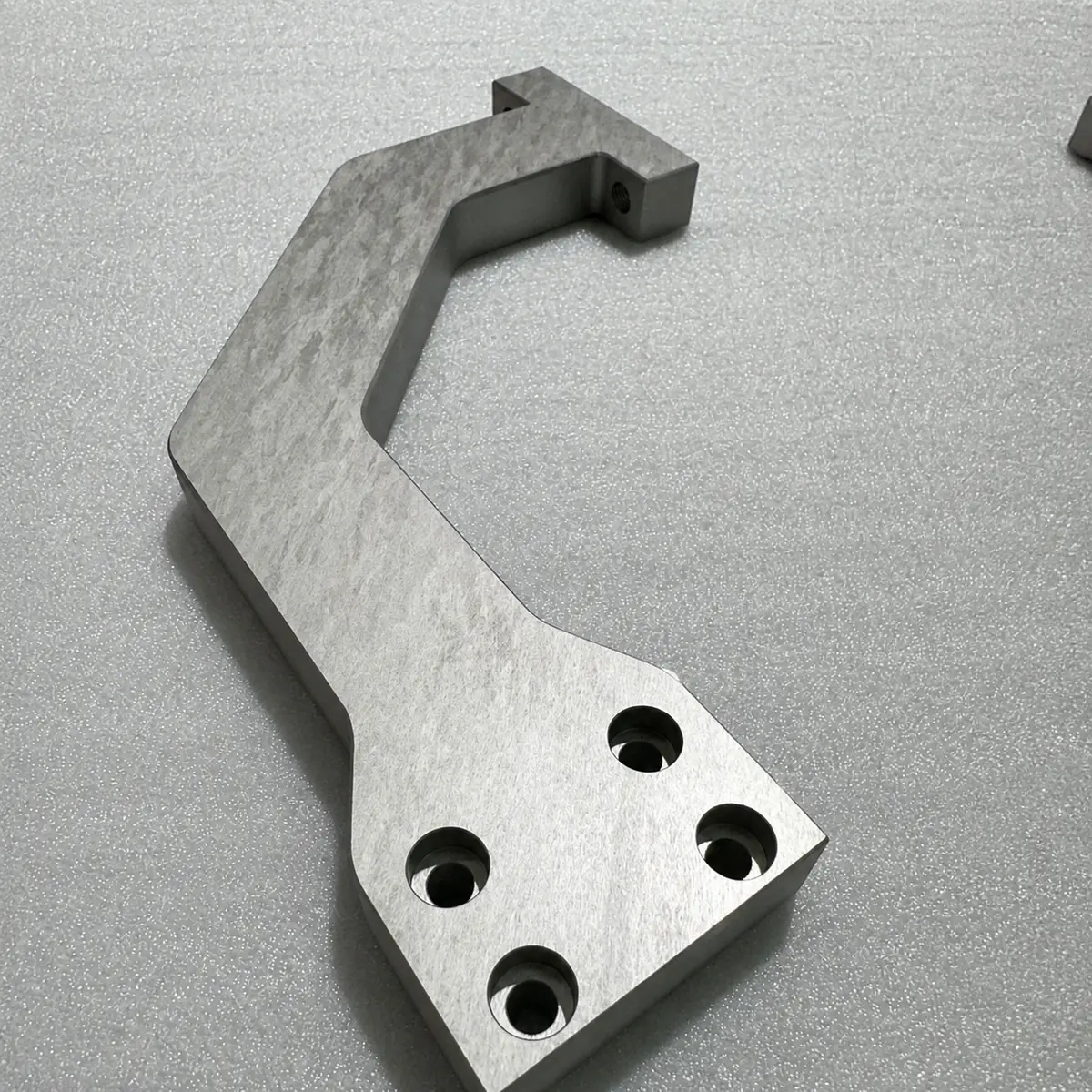 Supporto sagomato fresato CNC in alluminio